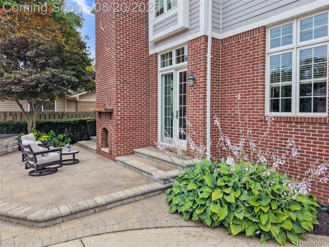 530 W 3rd Street, Rochester, MI 48307