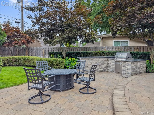 530 W 3rd Street, Rochester, MI 48307