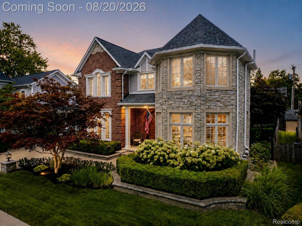 530 W 3rd Street, Rochester, MI 48307