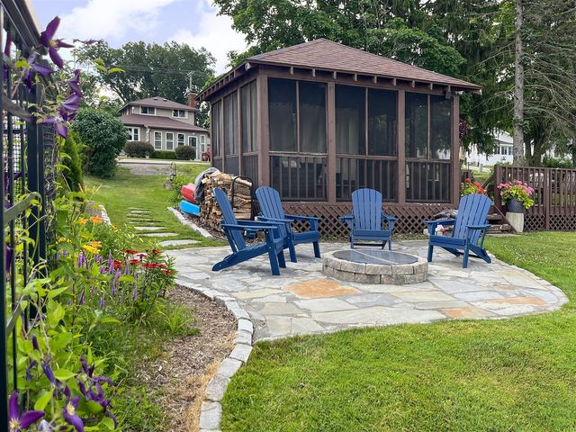 70649 Sunset Boulevard, Union, MI 49130