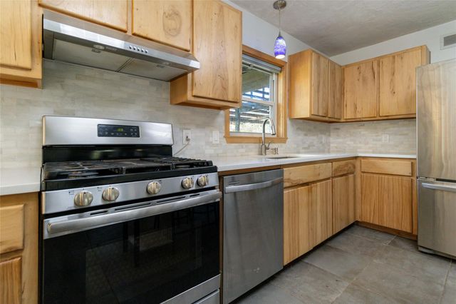 180 Ironstone RD, Smithville, TX 78957