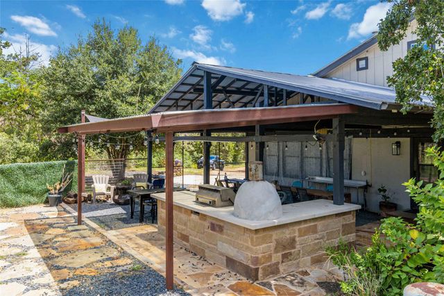 180 Ironstone RD, Smithville, TX 78957
