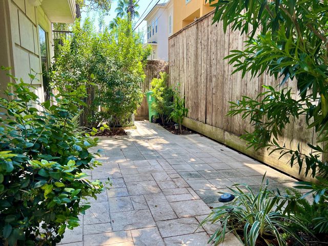 6413 Westcott Street, Houston, TX 77007