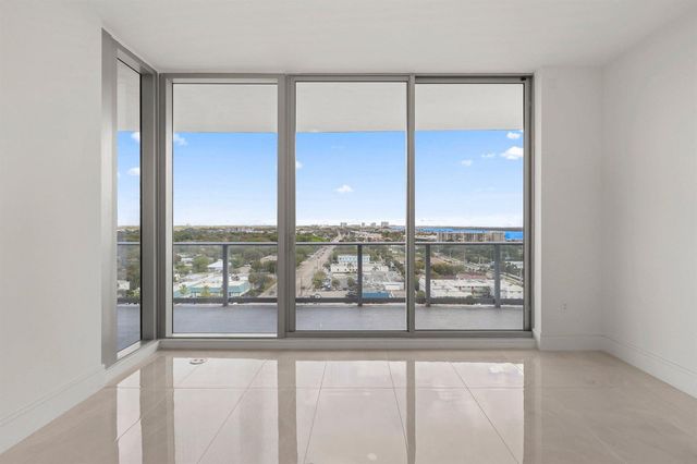 220 Lake Shore Drive 1121, Lake Park, FL 33403