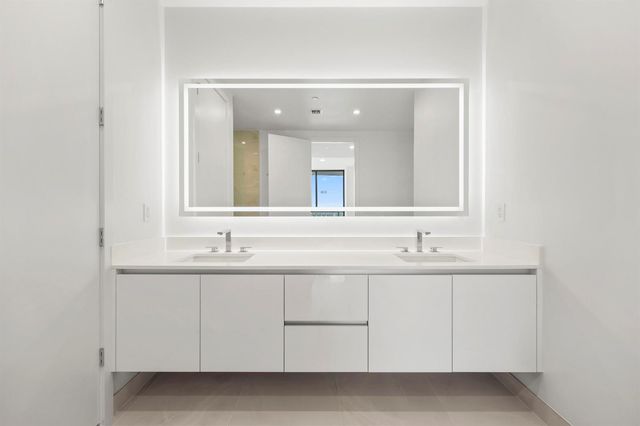 220 Lake Shore Drive 1121, Lake Park, FL 33403