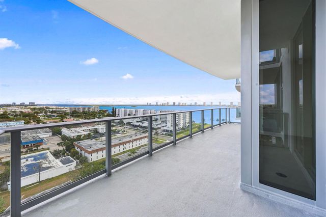 220 Lake Shore Drive 1121, Lake Park, FL 33403