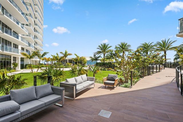 220 Lake Shore Drive 1121, Lake Park, FL 33403