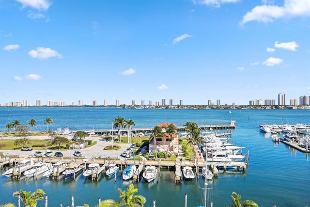220 Lake Shore Drive 1121, Lake Park, FL 33403