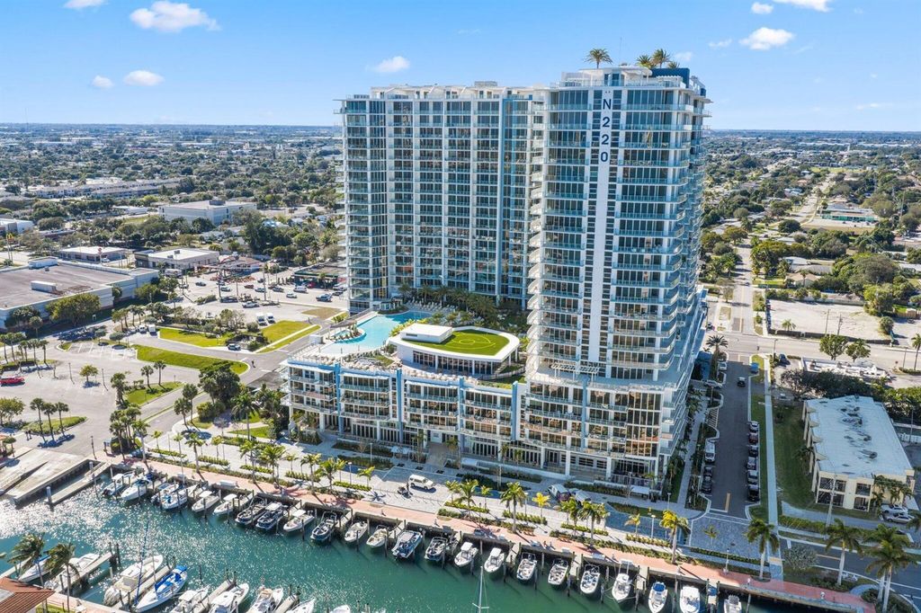220 Lake Shore Drive 1121, Lake Park, FL 33403