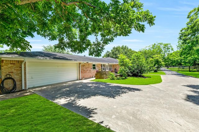 13320 County Road 184, Alvin, TX 77511