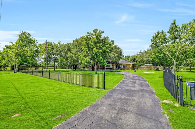 13320 County Road 184, Alvin, TX 77511