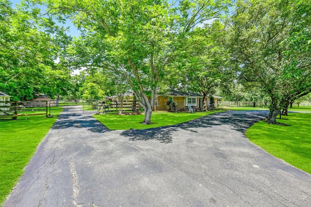 13320 County Road 184, Alvin, TX 77511