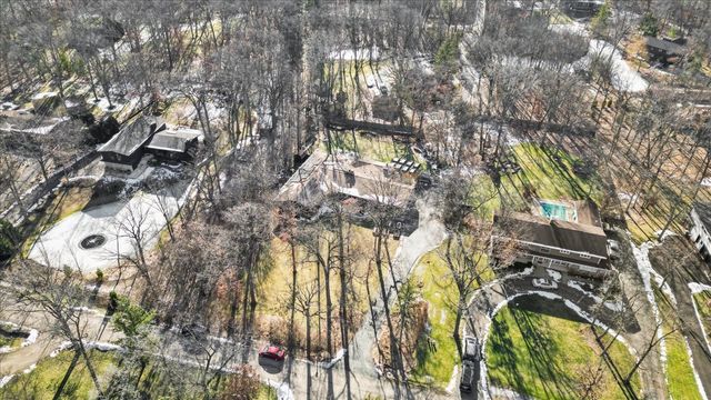 2655 Crestwood Lane, Riverwoods, IL 60015