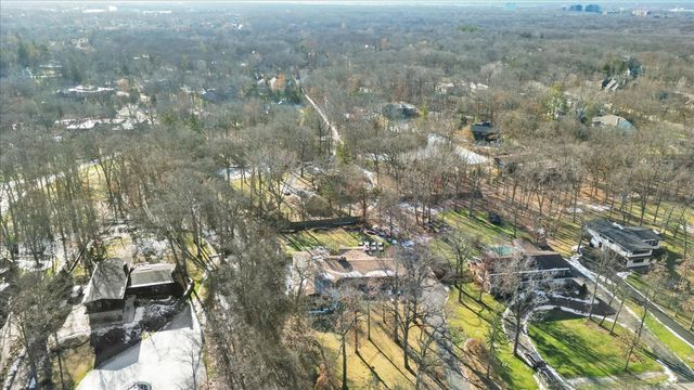 2655 Crestwood Lane, Riverwoods, IL 60015