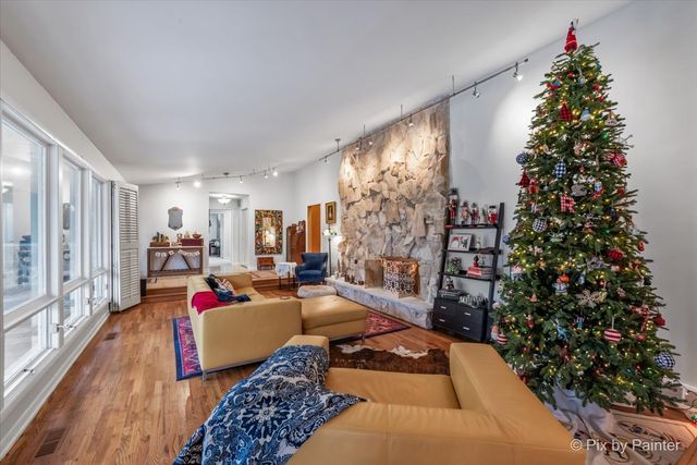 2655 Crestwood Lane, Riverwoods, IL 60015