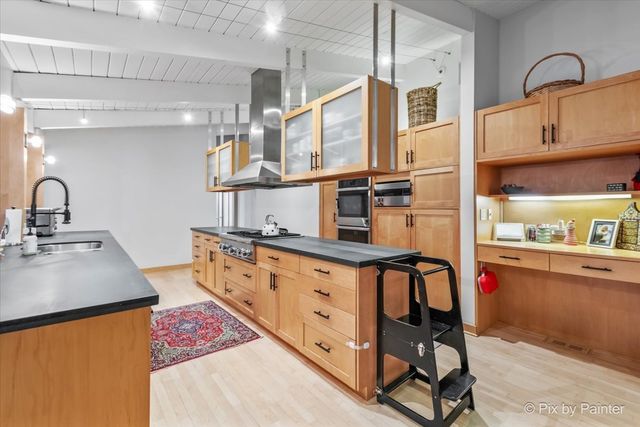 2655 Crestwood Lane, Riverwoods, IL 60015