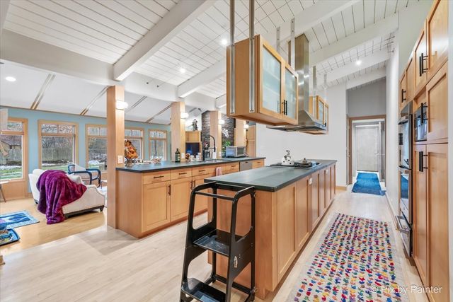 2655 Crestwood Lane, Riverwoods, IL 60015