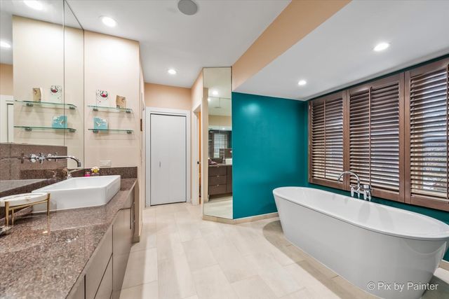 2655 Crestwood Lane, Riverwoods, IL 60015