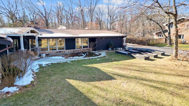 2655 Crestwood Lane, Riverwoods, IL 60015