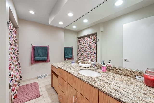 2655 Crestwood Lane, Riverwoods, IL 60015