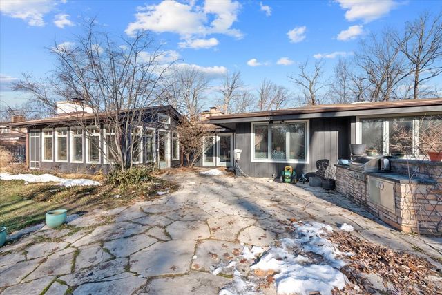 2655 Crestwood Lane, Riverwoods, IL 60015