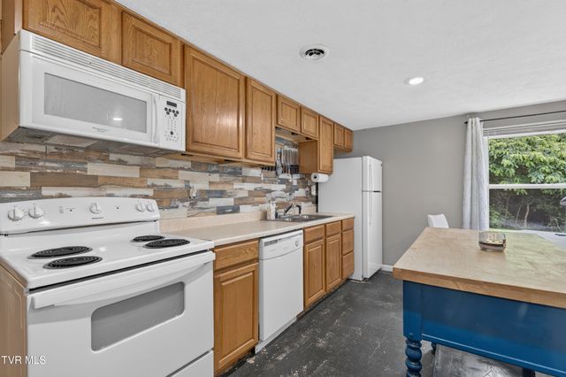 20831 Deer Run Drive A, Abingdon, VA 24211