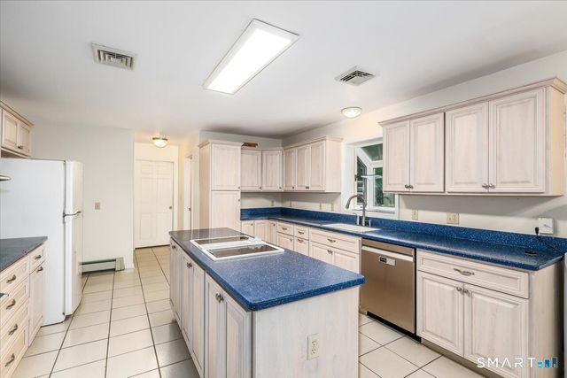 20 Dick Finn Road, New Fairfield, CT 06812