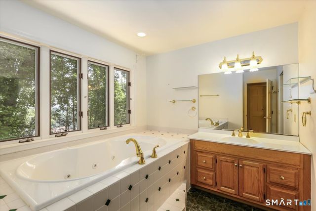 20 Dick Finn Road, New Fairfield, CT 06812