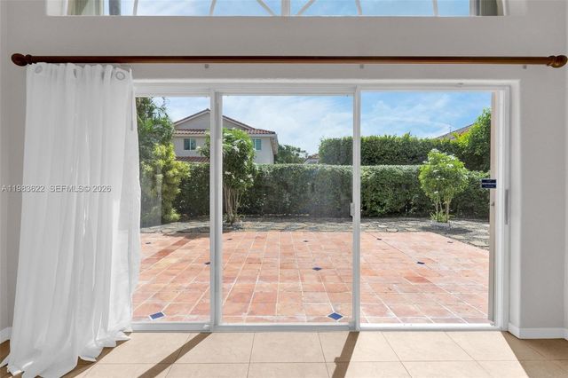 10635 NW 54th St, Doral, FL 33178