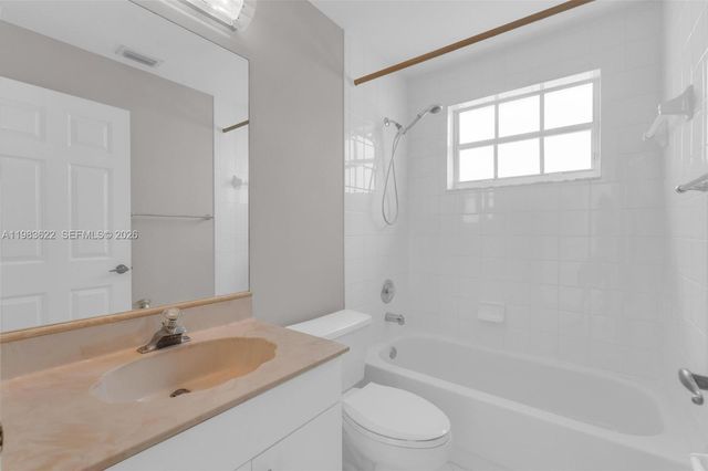 10635 NW 54th St, Doral, FL 33178