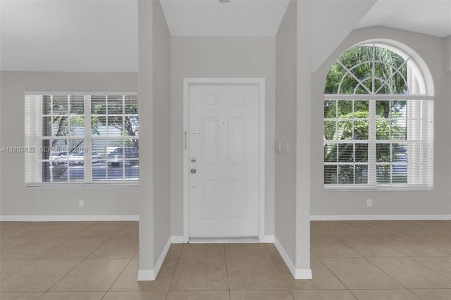 10635 NW 54th St, Doral, FL 33178