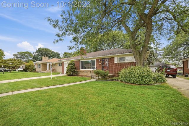 16816 Collinson Avenue, Eastpointe, MI 48021