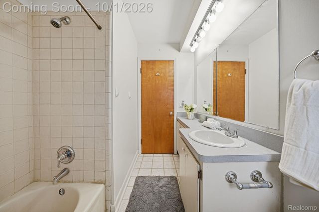 16816 Collinson Avenue, Eastpointe, MI 48021