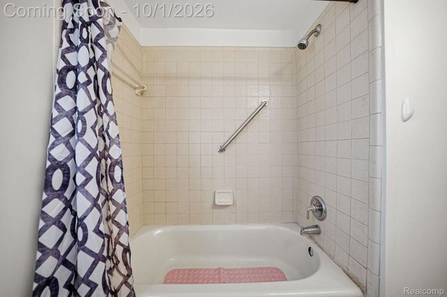 16816 Collinson Avenue, Eastpointe, MI 48021
