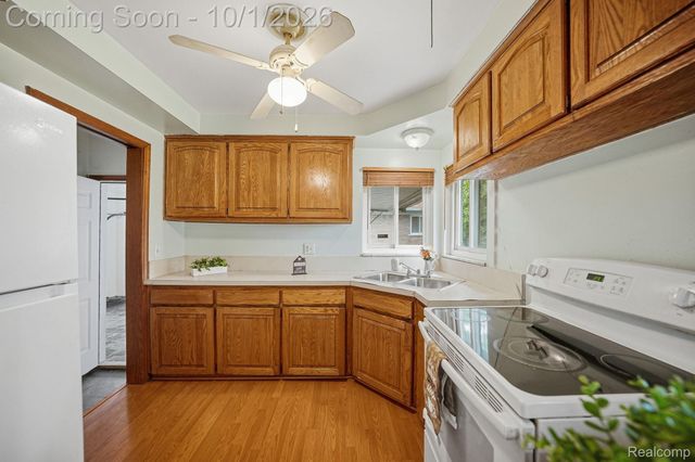 16816 Collinson Avenue, Eastpointe, MI 48021