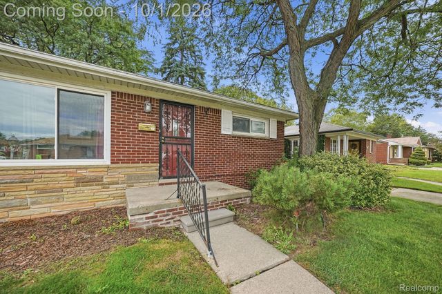 16816 Collinson Avenue, Eastpointe, MI 48021