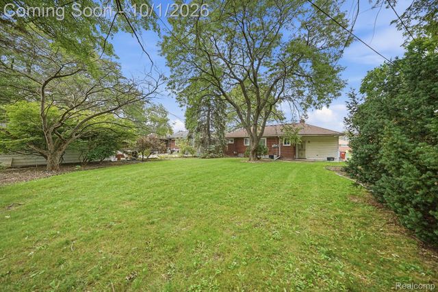 16816 Collinson Avenue, Eastpointe, MI 48021