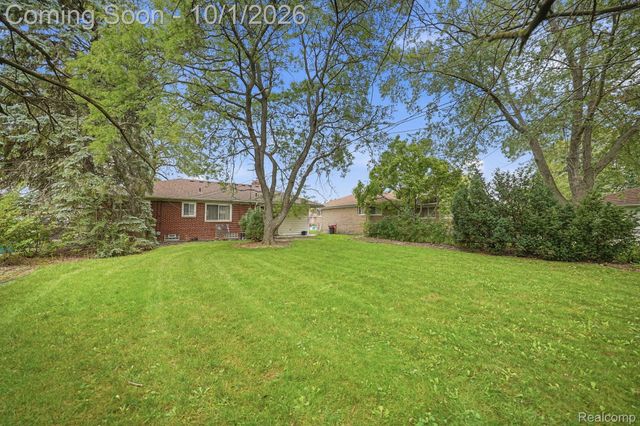 16816 Collinson Avenue, Eastpointe, MI 48021