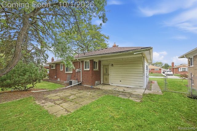 16816 Collinson Avenue, Eastpointe, MI 48021