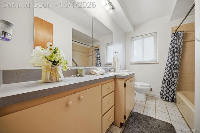 16816 Collinson Avenue, Eastpointe, MI 48021