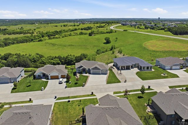 409 Ledgestone Ridge CT, Manhattan, KS 66503