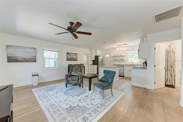 901 OAK STREET SW, Ruskin, FL 33570