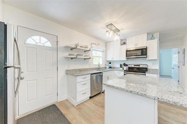 901 OAK STREET SW, Ruskin, FL 33570