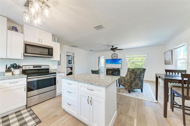 901 OAK STREET SW, Ruskin, FL 33570