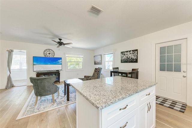 901 OAK STREET SW, Ruskin, FL 33570