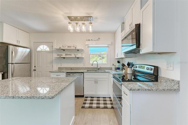901 OAK STREET SW, Ruskin, FL 33570