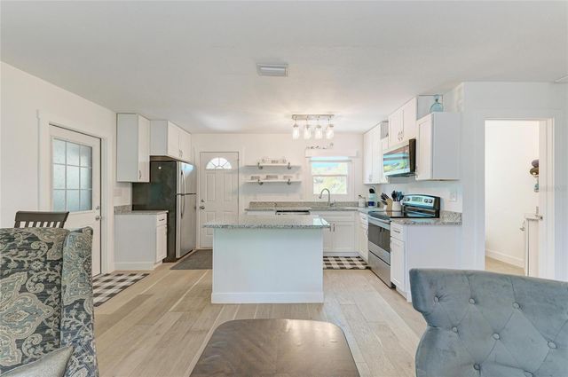 901 OAK STREET SW, Ruskin, FL 33570