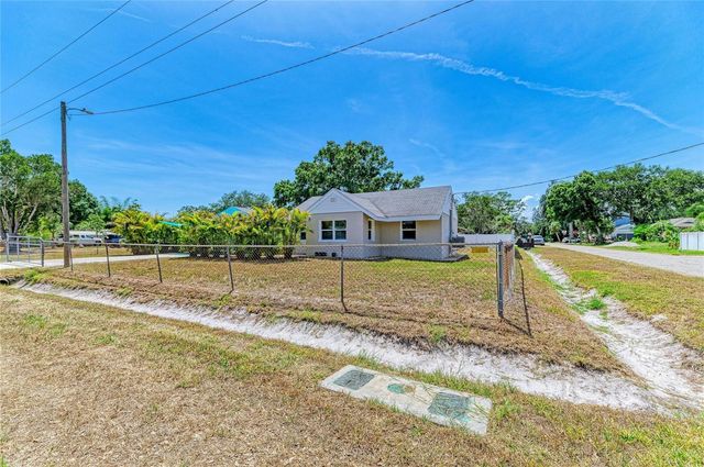 901 OAK STREET SW, Ruskin, FL 33570