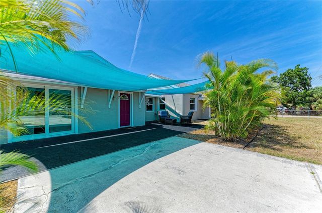 901 OAK STREET SW, Ruskin, FL 33570