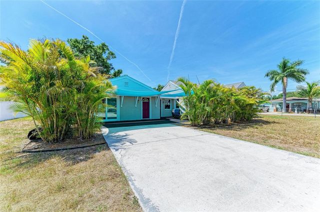 901 OAK STREET SW, Ruskin, FL 33570